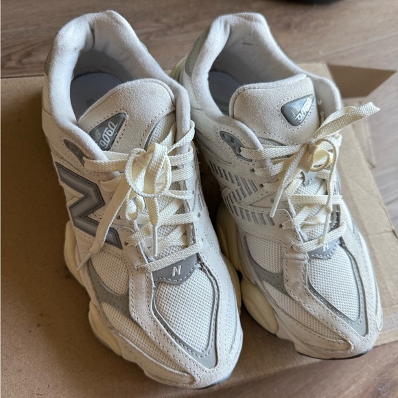 New Balance 9060 Sneakers - Picture 4 of 9